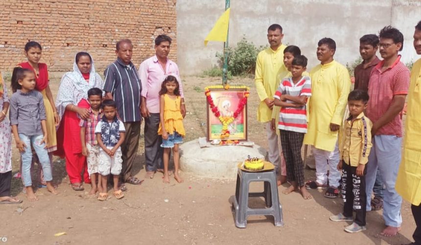 क्रांतीवीर बिरसा मुंडाची जयंती नारी म्हाडा कॉलनीच्या मैदानात साजरा