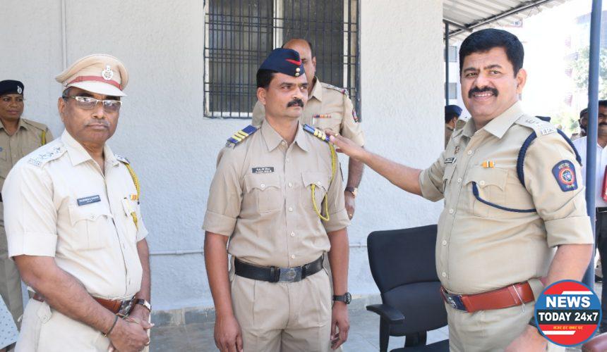 पुलिस अधिक्षक विजय कुमार मगर यांनी वार्षिक निरीक्षण करून पदोन्नती झालेल्या पांच पोलीस हवालदार यांना केले   सम्मानित 