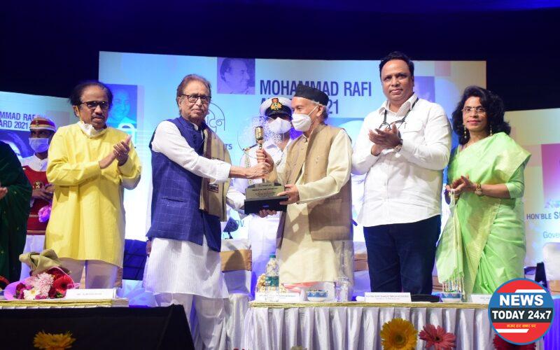 Governor presents Mohammad Rafi Lifetime Award to Pt Hridaynath Mangeshkar