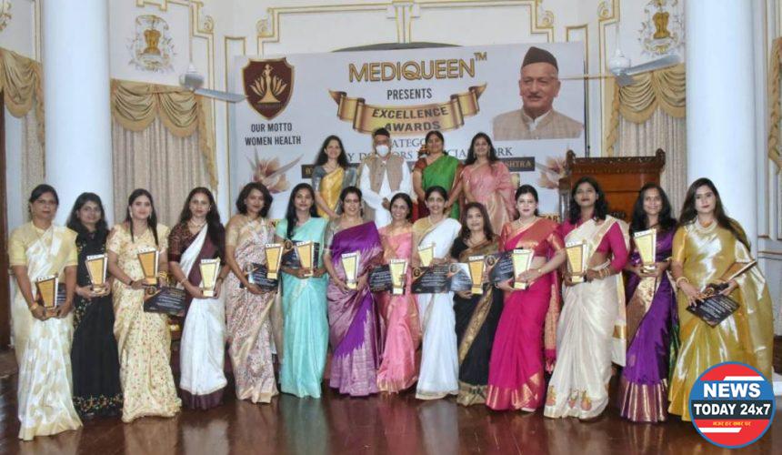 Governor presents ‘Excellence Awards’  to Women Doctors from State