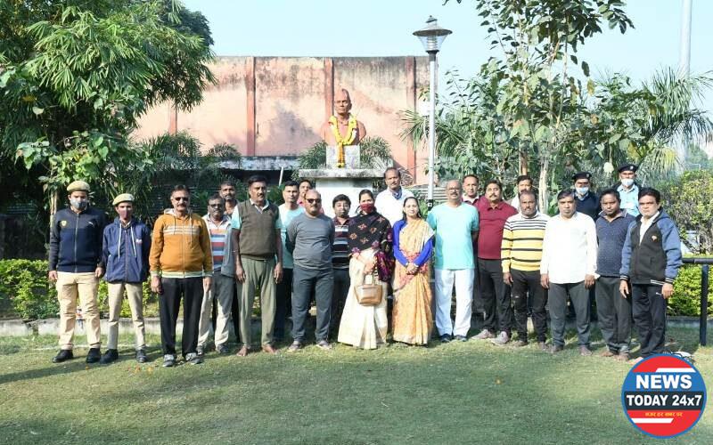 साने गुरुजी जयंती निमित्त  उपमहापौर व्दारा अभिवादन