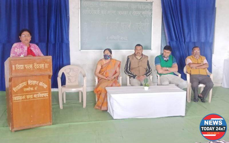 विद्यासागर कला महाविद्यालयात क्रांतीज्योती सावित्रीबाई फुले यांची जयंती संपन्न