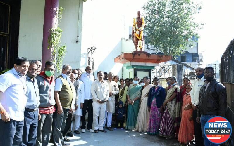 शहीद शंकर महाले यांना म.न.पा.तर्फे आदरांजली