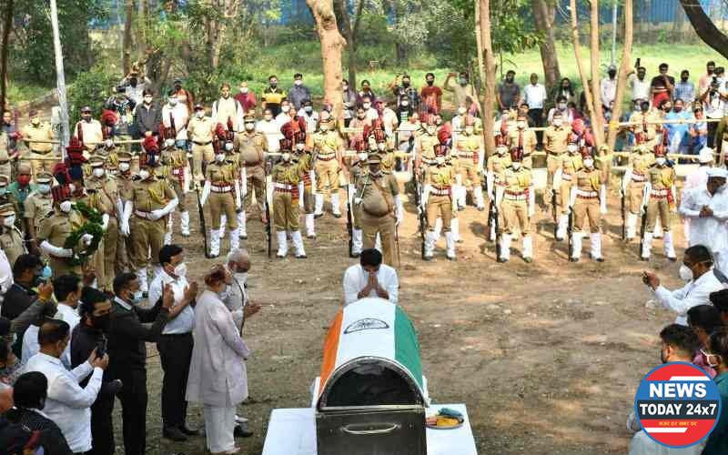 ज्येष्ठ समाजसेविका पद्मश्री सिंधुताई सपकाळ यांच्यावर शासकीय इतमामात अंत्यसंस्कार