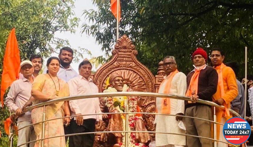 Paid Floral Tribute to Chhatrapati Shivaji Maharaj on his Jayanti at Shivaji Nagar Garden & VNIT College Square.