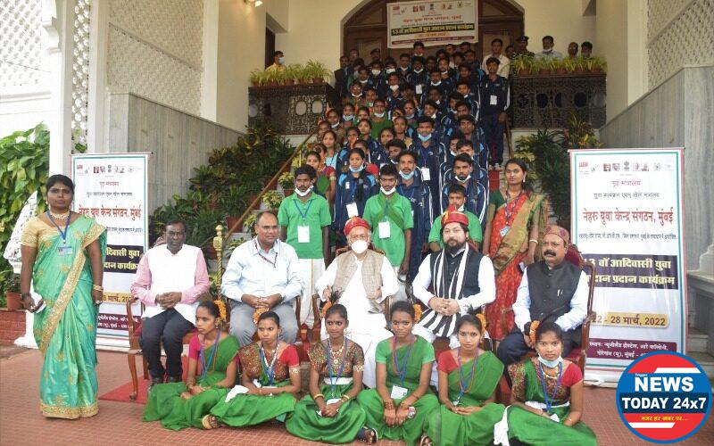 Governor Koshyari, Minister of State for Home Nisith Pramanik meet youths from Naxal affected districts