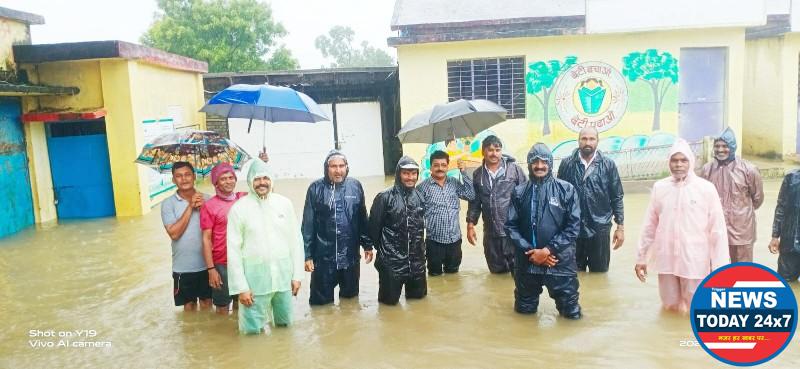 सोनुली गावातील 6 म्हशी 20 कोबड्यासह शेतीचे साहित्य गेली वाहुन ; उशीरा पोहचले प्रशासन..!