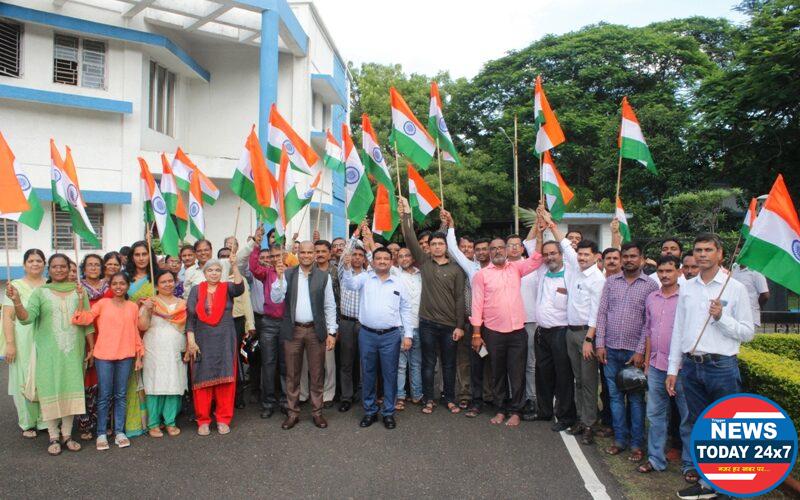 रक्षा लेखा संयुक्त नियंत्रक (वायु सेना) में तिरंगा वितरण एवं बाइक रैली का आयोजन..