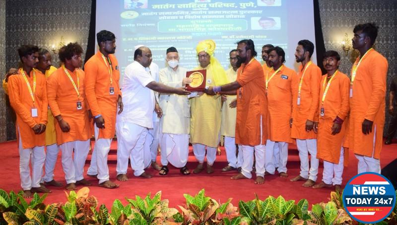 Governor presents Matang Samaj Ratna Awards, Samaj Mitra Awards