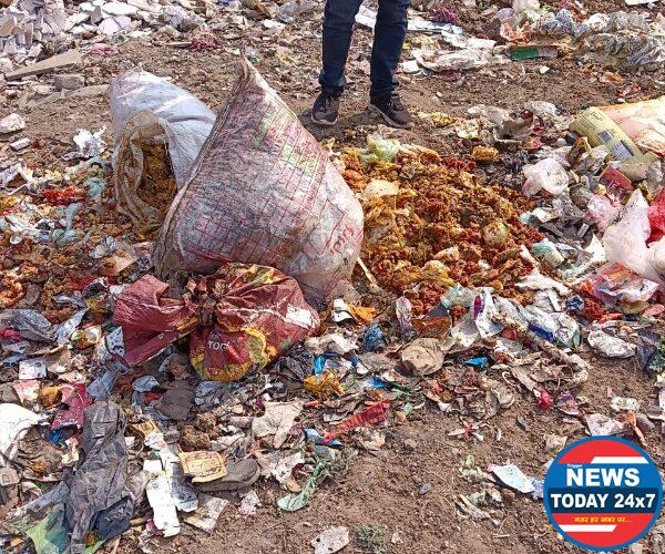 बांधकाम साहित्य उघड्यावर टाकल्याने ६०००  तर, उरलेले अन्न बाहेर टाकल्याने ५००० दंड वसुल