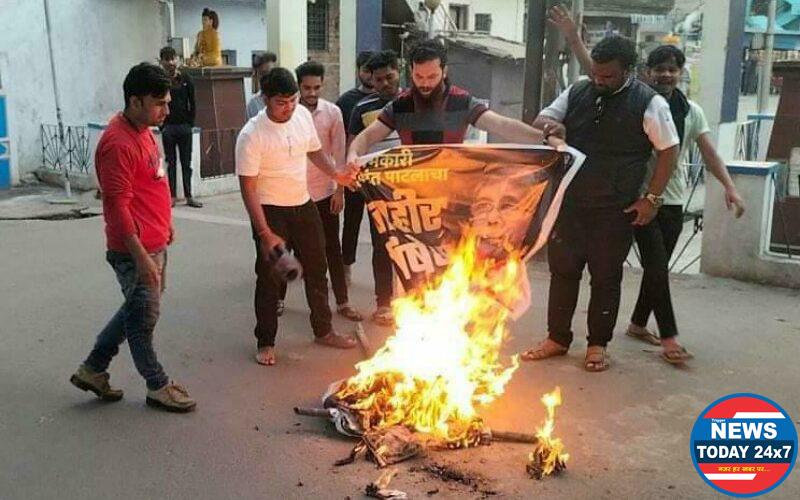 युवक कांग्रेस ने फूंका मंत्री चंन्द्रकान्त पाटील का पुतला