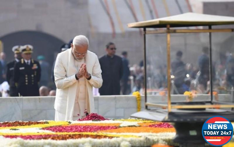 PM pays tributes to Mahatma Gandhi on his Punya Tithi at Rajghat