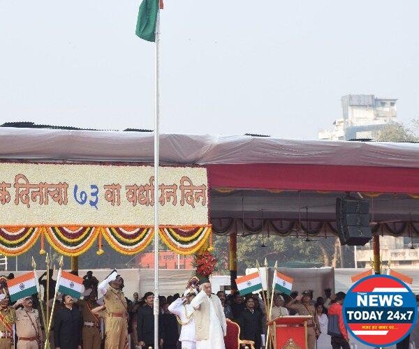 प्रजासत्ताक दिनानिमित्त मुख्य शासकीय सोहळ्यात राज्यपाल कोश्यारी यांची राष्ट्रध्वजाला मानवंदना