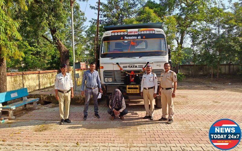 रेती चोरी करणाऱ्या आरोपीला अटक 