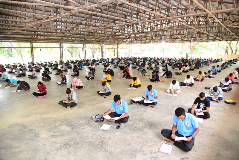 गडचिरोली पोलीस दलाच्या “प्रोजेक्ट उडाण” च्या माध्यमातून स्पर्धा परिक्षा सराव पेपरचे आयोजन