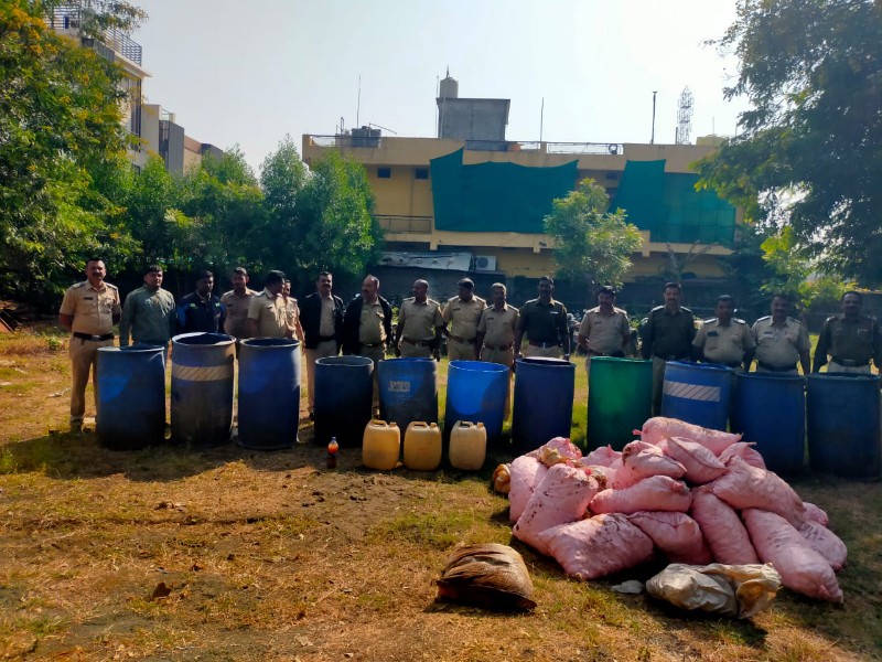 गोंडखैरी पारधी बेडा येथील अवैध्य दारू भट्टीवर छापे एकूण १०,७५८५०/- रूपयाचा मुद्देमाल जप्त