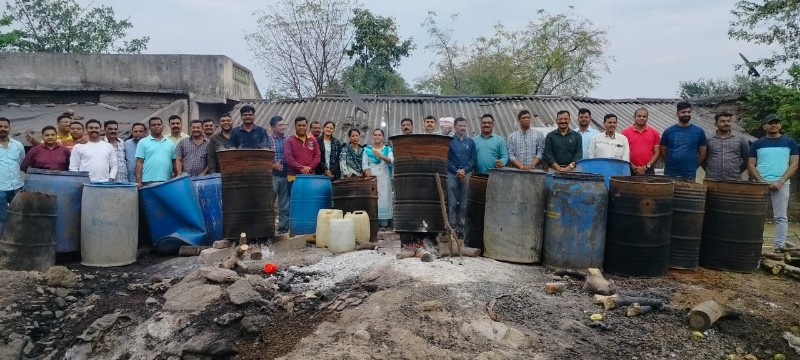 केळवद हददीतील तिडंगी पारधी बेडा येथे अवैधरित्या मोहफूल गावठी दारू काढणाऱ्या इसमांवर कायदेशिर कार्यवाही