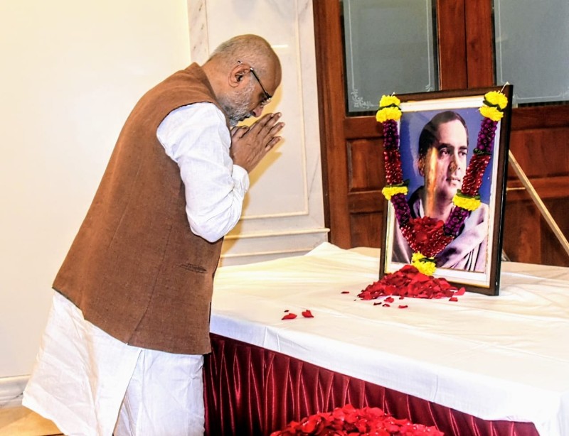 Floral tributes offered to late PM Rajiv Gandhi