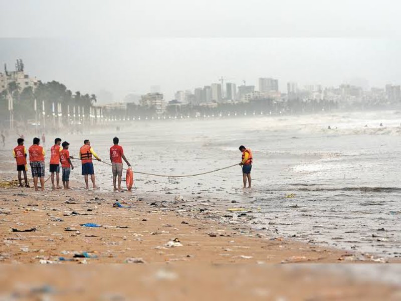 २१ सप्टेंबर रोजी जुहू बीच येथे समुद्रकिनारा स्वच्छता मोहीम