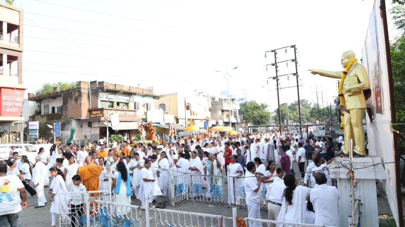 भगवान बुद्ध और डॉ.बाबासाहेब आंबेडकर इनकी पवित्र अस्तिधातु कलस महायात्रा का भव्य स्वागत नागपुर में