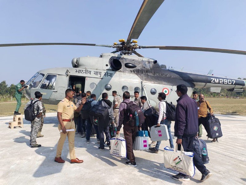 गडचिरोलीत जिल्ह्यातील संवेदनशील भागात मतदान पथके रवाना