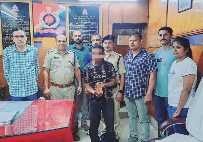 “RPF Foils Theft Attempt at Nagpur Station, Accused Arrested and Handed Over to GRP for Legal Action”