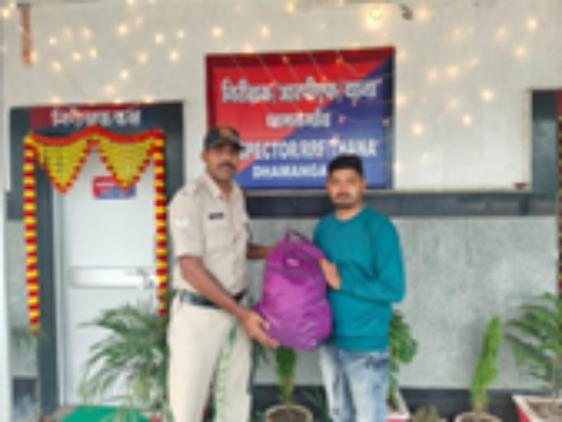 RPF Dhamangaon Recovers Lost Bag, Returns Belongings to its Owner in ‘Operation Amanat’